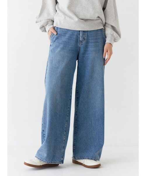 Ungrid(アングリッド)の「【WEB限定】ボタンデザインハイウエストストレートデニム(デニムパンツ・レディース・ブルー/アイボリー・25inch/24inch/23inch/26inch)」の3枚目の写真