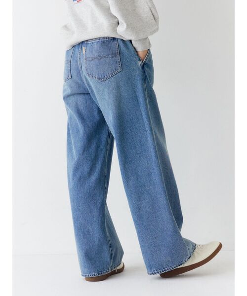 Ungrid(アングリッド)の「【WEB限定】ボタンデザインハイウエストストレートデニム(デニムパンツ・レディース・ブルー/アイボリー・25inch/24inch/23inch/26inch)」の5枚目の写真