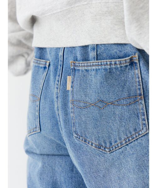 Ungrid(アングリッド)の「【WEB限定】ボタンデザインハイウエストストレートデニム(デニムパンツ・レディース・ブルー/アイボリー・25inch/24inch/23inch/26inch)」の6枚目の写真