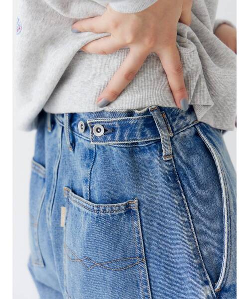 Ungrid(アングリッド)の「【WEB限定】ボタンデザインハイウエストストレートデニム(デニムパンツ・レディース・ブルー/アイボリー・25inch/24inch/23inch/26inch)」の7枚目の写真