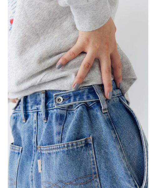 Ungrid(アングリッド)の「【WEB限定】ボタンデザインハイウエストストレートデニム(デニムパンツ・レディース・ブルー/アイボリー・25inch/24inch/23inch/26inch)」の8枚目の写真