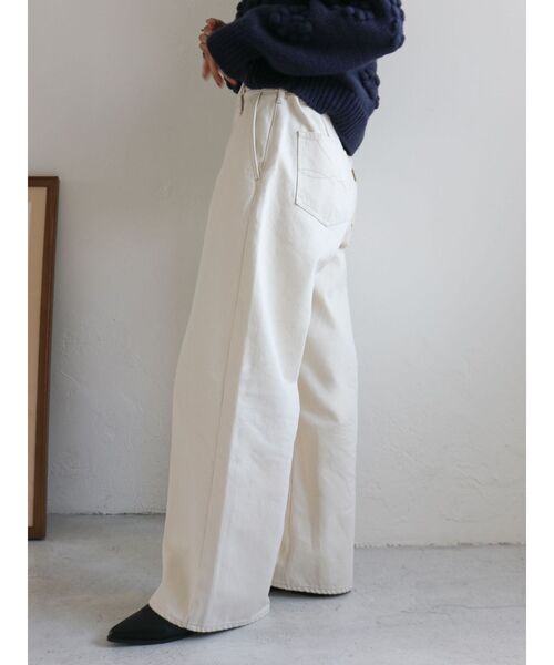 Ungrid(アングリッド)の「【WEB限定】ボタンデザインハイウエストストレートデニム(デニムパンツ・レディース・ブルー/アイボリー・25inch/24inch/23inch/26inch)」の14枚目の写真