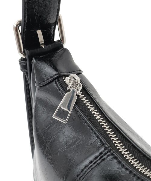 earth music&ecology（アースミュージックアンドエコロジー）の「ハーフムーンバッグ（ハンドバッグ・レディース・シルバー/ブラック・FREE）」の22枚目の写真