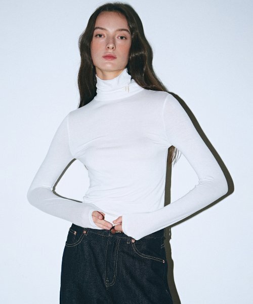 NICK&NICOLE(ニックアンドニコール)の「NN LOGO SPAN INNER TURTLENECK_IVORY(Tシャツ/カットソー・レディース・その他・FREE)」の1枚目の写真