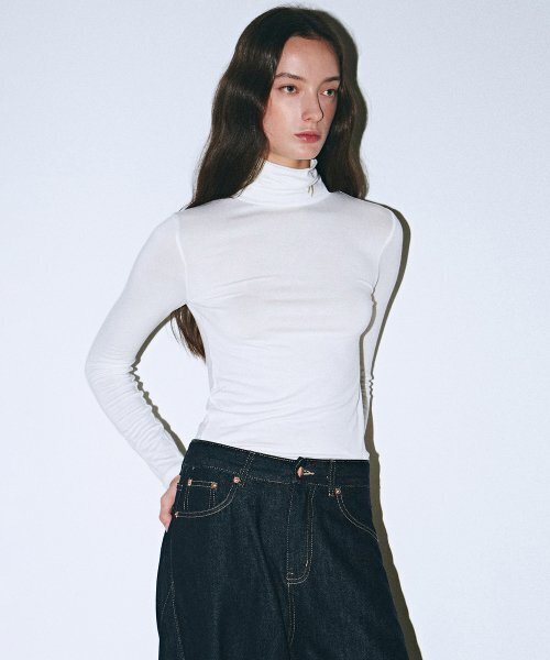 NICK&NICOLE(ニックアンドニコール)の「NN LOGO SPAN INNER TURTLENECK_IVORY(Tシャツ/カットソー・レディース・その他・FREE)」の2枚目の写真