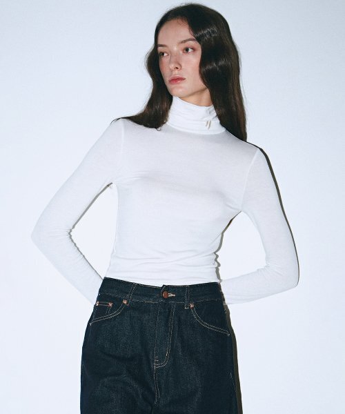NICK&NICOLE(ニックアンドニコール)の「NN LOGO SPAN INNER TURTLENECK_IVORY(Tシャツ/カットソー・レディース・その他・FREE)」の3枚目の写真
