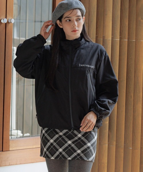 ALAND（エーランド）の「【UNISEX】 ALAND×INAPSQUARE／ファスナートラックジャケット（ナイロンジャケット・レディース・ブラック/ネイビー・LARGE/SMALL）」の6枚目の写真