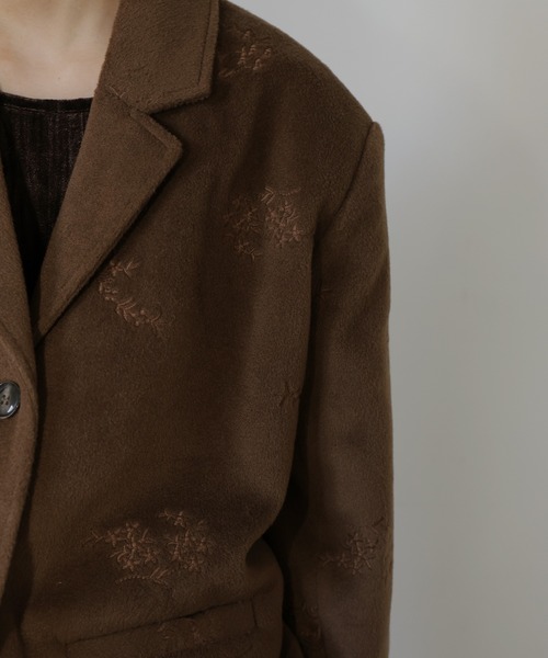 フラワーエンブロイダリーテーラードジャケット（テーラードジャケット
