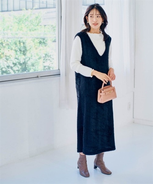 nissen（ニッセン）の「フェザーアンサンブル（ワンピース＋プチハイネックトップス）（ジャンパースカート・レディース・ホワイト×ブラック/ブラック×グレー・S/L/M/LL）」の4枚目の写真