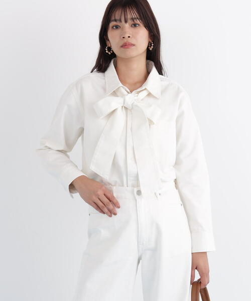 PINKY&DIANNE(ピンキーアンドダイアン)の「◆ネックリボンデニムシャツ(シャツ/ブラウス・レディース・ホワイト/ネイビー・38)」の2枚目の写真