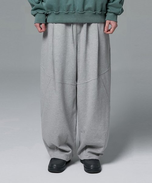 crump（クランプ）の「オブリークディープタックスウェットパンツ[メランジ]（スウェットパンツ・メンズ・グレー系・MEDIUM/LARGE/X-LARGE）」の2枚目の写真