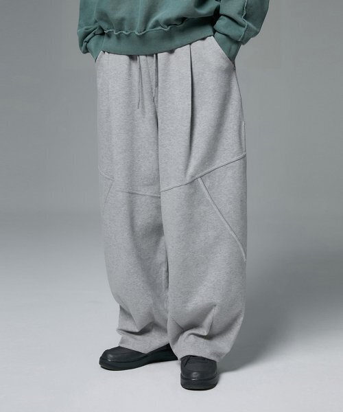 crump（クランプ）の「オブリークディープタックスウェットパンツ[メランジ]（スウェットパンツ・メンズ・グレー系・MEDIUM/LARGE/X-LARGE）」の3枚目の写真