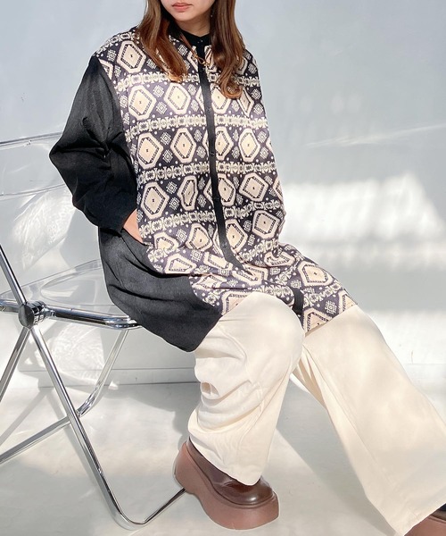 AS KNOW AS plus(アズノゥアズプラス)の「♪コーデュロイとオルテガ柄切り替えチュニック(ワンピース・レディース・ブラック/グレー/ネイビー・FREE)」の1枚目の写真