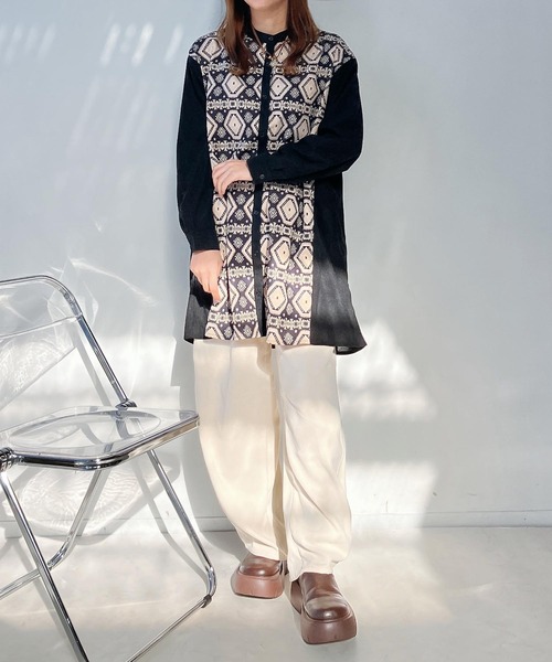 AS KNOW AS plus(アズノゥアズプラス)の「♪コーデュロイとオルテガ柄切り替えチュニック(ワンピース・レディース・ブラック/グレー/ネイビー・FREE)」の8枚目の写真