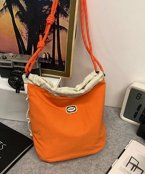 SHEPP（シープ）の「ワンポイントナイロンロープ巾着ミニショルダーバッグ（ショルダーバッグ・レディース・ブルー/ブラック/ピンク/グリーン/オレンジ・F）」の7枚目の写真