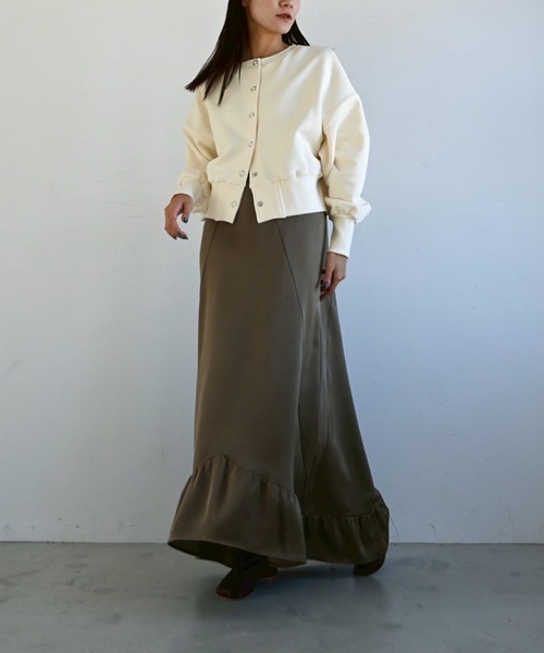 WILLFULLY(ウィルフリー)の「ring button short cropped sweat(スウェット・レディース・ブルー系その他/ピンク系その他/レモンイエロー/オートミール/ブラック・FREE)」の19枚目の写真