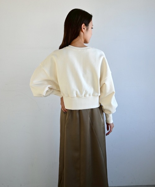 WILLFULLY(ウィルフリー)の「ring button short cropped sweat(スウェット・レディース・ブルー系その他/ピンク系その他/レモンイエロー/オートミール/ブラック・FREE)」の18枚目の写真