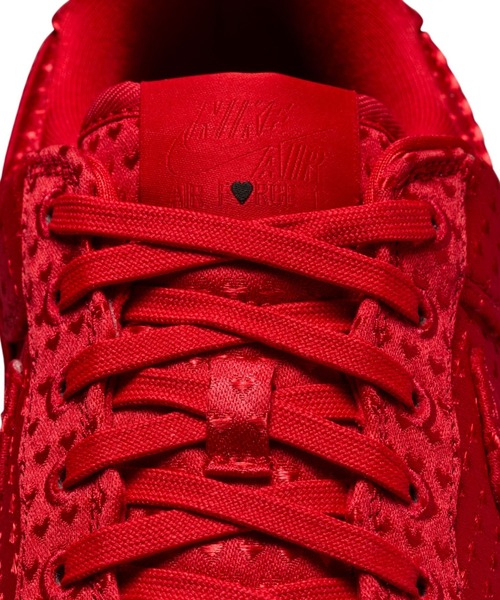 NIKE(ナイキ)の「NIKE AIR FORCE 1 RETRO / ナイキ エア フォース 1 レトロ 【SP】(スニーカー・メンズ・レッド・27.5cm/26.5cm/25.5cm/24.5cm/29.0cm/28.0cm/27.0cm/26.0cm/25.0cm/24.0cm/30.0cm/28.5cm)」の4枚目の写真