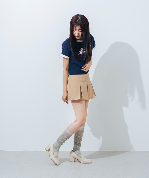 EVOL(イーボル)の「【美脚効果・クッション入り】スクエア6.5cmチェーンローファー JA4017(ローファー・レディース・ブラック/アイボリー・22.0cm/22.5cm/23.0cm/23.5cm/24.0cm/24.5cm/25.0cm)」の6枚目の写真