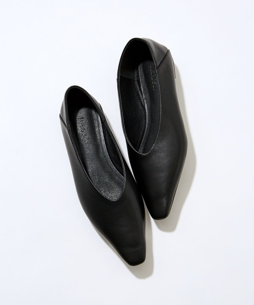 Mazell（マゼル）の「Mazell  / シープレザースクエアフラット【一部店舗限定カラー・サイズ】（パンプス・レディース・ブラック/モカ/ホワイト・39/38/37/36/35）」の2枚目の写真