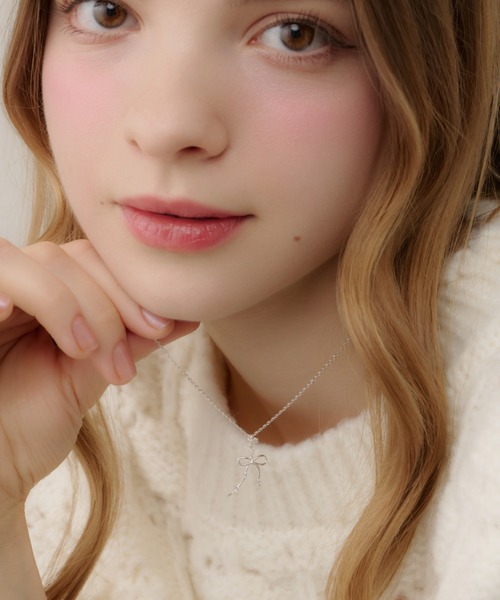 TITTY&CO.（ティティーアンドコー）の「【Monnette】ストーン付きシルバーリボンネックレス（ネックレス・レディース・シルバー・FREE）」の2枚目の写真