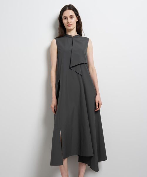 LANVIN en Bleu(ランバンオンブルー)の「ライトタフタアシンメトリーフレアワンピース(ワンピース・レディース・ブラック/チャコールグレー/ベージュ・36/38)」の1枚目の写真