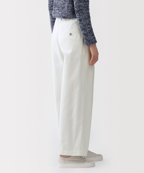 MUJI Labo（ムジラボ）の「〔MUJI Labo〕婦人　コットンキャンバス　タックバレルパンツ（その他パンツ・レディース・ブラック/オフホワイト・XL/L/M/S）」の4枚目の写真