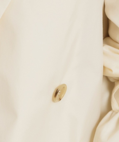couture brooch(クチュールブローチ)の「【撥水・洗える】ハーフ トレンチコート(トレンチコート・レディース・ネイビー/ベージュ/アイボリー・40/42/38/36)」の10枚目の写真