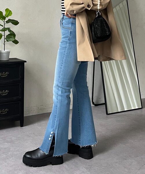 prose verse（プロズヴェール）の「パール付きサイドスリットフレアデニムパンツ（デニムパンツ・レディース・インディゴブルー/ブルー・PL/PM/LARGE/MEDIUM）」の7枚目の写真