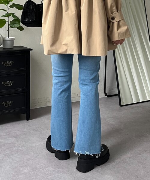 prose verse（プロズヴェール）の「パール付きサイドスリットフレアデニムパンツ（デニムパンツ・レディース・インディゴブルー/ブルー・PL/PM/LARGE/MEDIUM）」の9枚目の写真