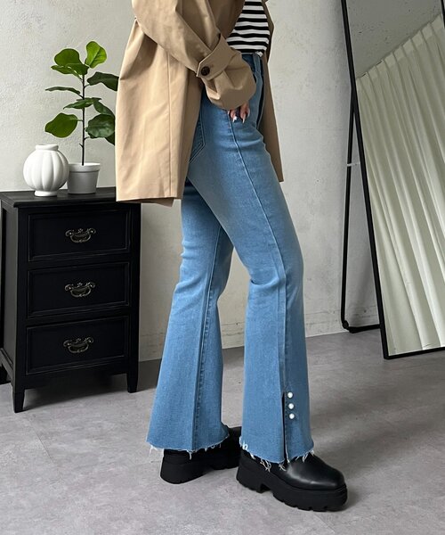 prose verse（プロズヴェール）の「パール付きサイドスリットフレアデニムパンツ（デニムパンツ・レディース・インディゴブルー/ブルー・PL/PM/LARGE/MEDIUM）」の12枚目の写真