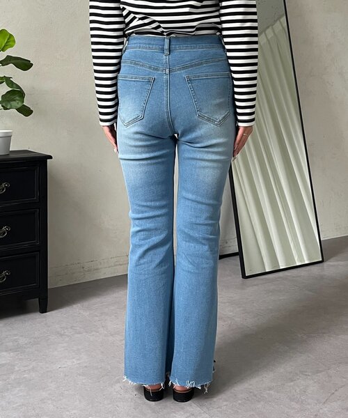 prose verse（プロズヴェール）の「パール付きサイドスリットフレアデニムパンツ（デニムパンツ・レディース・インディゴブルー/ブルー・PL/PM/LARGE/MEDIUM）」の22枚目の写真