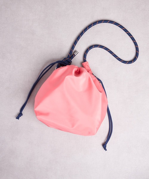 SPRUCE（スプルース）の「EM:クロスコードショルダー 軽量 巾着（ショルダーバッグ・レディース・ピンク/ブラック/カーキ・FREE）」の3枚目の写真