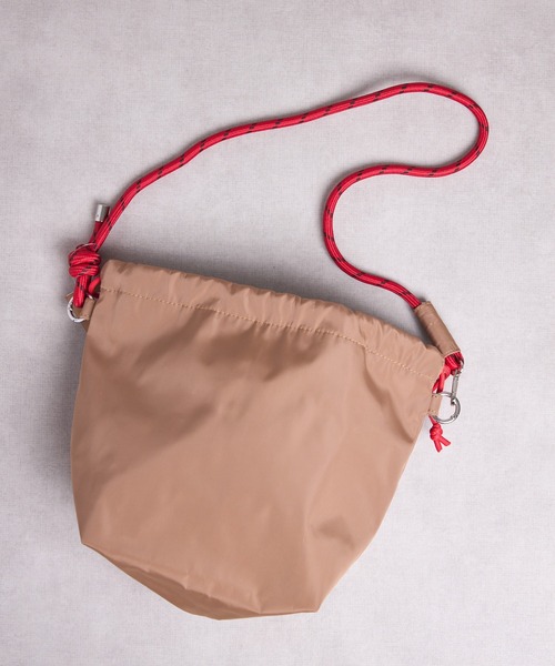 SPRUCE（スプルース）の「EM:クロスコードショルダー 軽量 巾着（ショルダーバッグ・レディース・ピンク/ブラック/カーキ・FREE）」の4枚目の写真