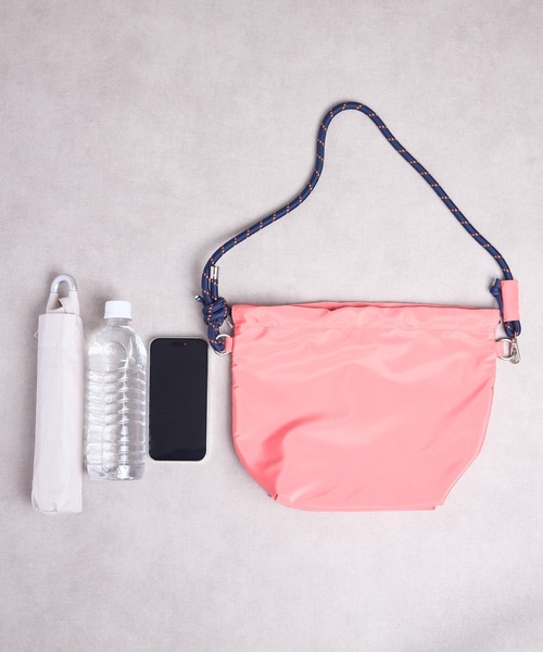 SPRUCE（スプルース）の「EM:クロスコードショルダー 軽量 巾着（ショルダーバッグ・レディース・ピンク/ブラック/カーキ・FREE）」の17枚目の写真