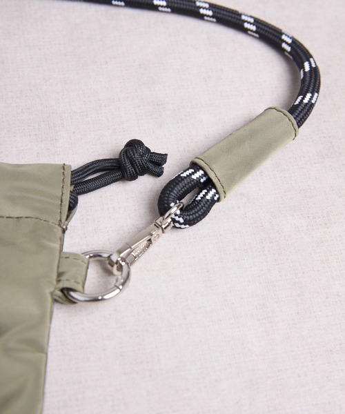 SPRUCE（スプルース）の「EM:クロスコードショルダー 軽量 巾着（ショルダーバッグ・レディース・ピンク/ブラック/カーキ・FREE）」の22枚目の写真