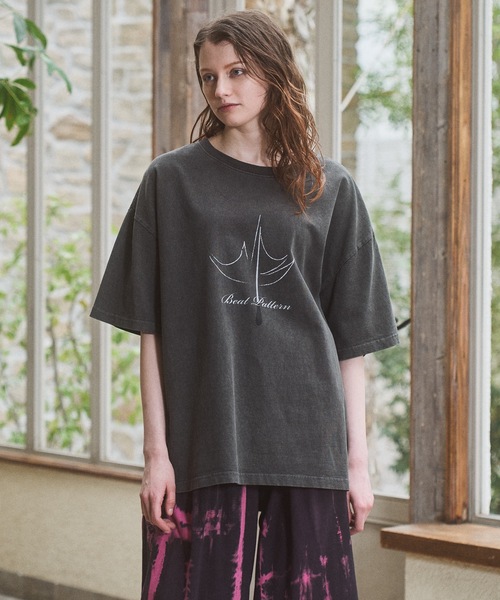 CASPER JOHN(キャスパージョン)の「Concept pigment T-shirts/コンセプトピグメントTシャツ(Tシャツ/カットソー・メンズ・ブラック系2/ブラック系4/ブラック系3/ブラック系1/ブラック系9/ブラック系8/ブラック系7/ブラック系6/ブラック系5・SMALL/X-SMALL/LARGE/MEDIUM)」の3枚目の写真