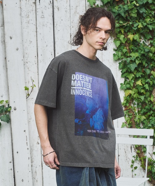 CASPER JOHN(キャスパージョン)の「Concept pigment T-shirts/コンセプトピグメントTシャツ(Tシャツ/カットソー・メンズ・ブラック系2/ブラック系4/ブラック系3/ブラック系1/ブラック系9/ブラック系8/ブラック系7/ブラック系6/ブラック系5・SMALL/X-SMALL/LARGE/MEDIUM)」の14枚目の写真