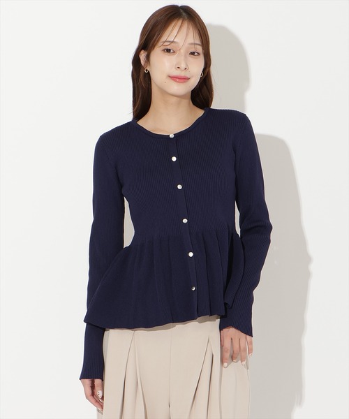 AND COUTURE(アンドクチュール)の「シャツ襟付きペプラムニットプルオーバー(ニット/セーター・レディース・ブラック/ネイビー/ベージュ・FREE)」の10枚目の写真