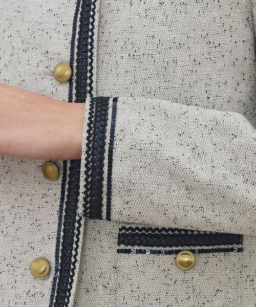 DES PRES（デ・プレ）の「メランジツイル クルーネックコンパクトジャケット（ノーカラージャケット・レディース・ライトベージュ・FREE）」の2枚目の写真