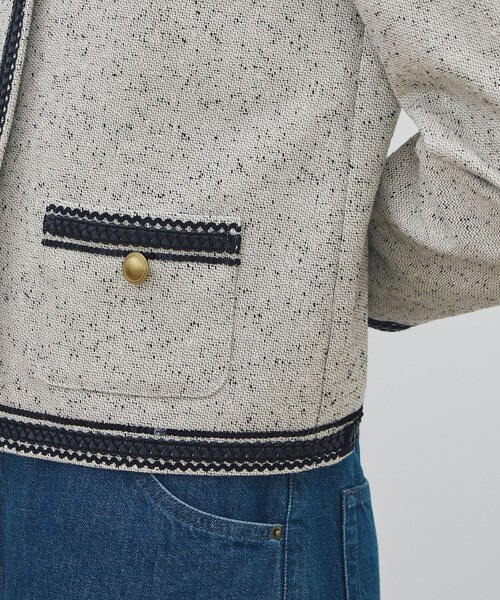 DES PRES（デ・プレ）の「メランジツイル クルーネックコンパクトジャケット（ノーカラージャケット・レディース・ライトベージュ・FREE）」の4枚目の写真