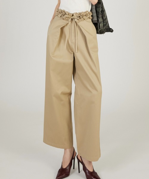 crinkle crinkle crinkle(クリンクルクリンクルクリンクル)の「【crinkle crinkle crinkle】frill belt chino pants/フリルベルトチノパンツ(チノパンツ・レディース・ホワイト/ベージュ・MEDIUM/SMALL)」の2枚目の写真