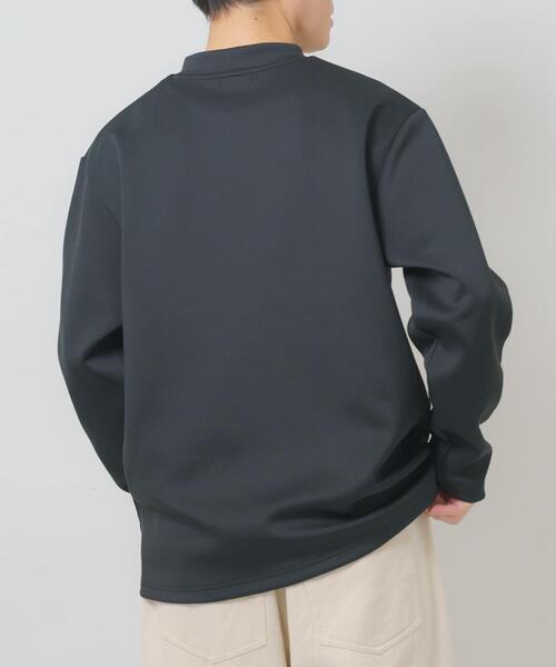 ITEMS URBANRESEARCH(アイテムズ アーバンリサーチ)の「調温機能 ストレッチダンボールプルオーバー(スウェット・メンズ・ブラック/ホワイト/チャコールグレー・LARGE/MEDIUM)」の7枚目の写真