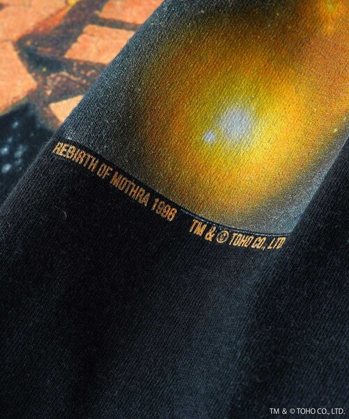 Subciety(サブサエティ)の「REBIRTH OF MOTHRA 1996 tee(Tシャツ/カットソー・メンズ・ブラック・MEDIUM/LARGE/X-LARGE)」の3枚目の写真