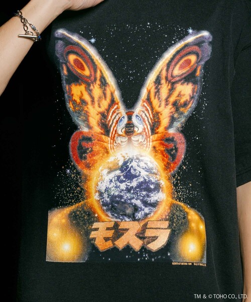 Subciety(サブサエティ)の「REBIRTH OF MOTHRA 1996 tee(Tシャツ/カットソー・メンズ・ブラック・MEDIUM/LARGE/X-LARGE)」の7枚目の写真