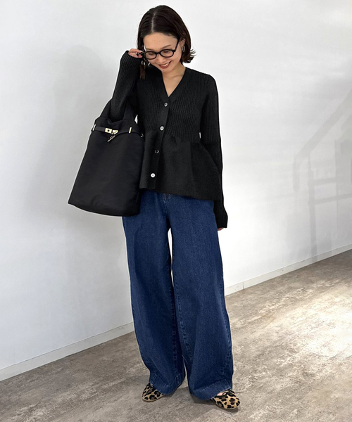 SLOBE IENA（スローブイエナ）の「《WEB限定/追加2》Vネックペプラムカーディガン（カーディガン/ボレロ・レディース・ブラック・FREE）」の2枚目の写真