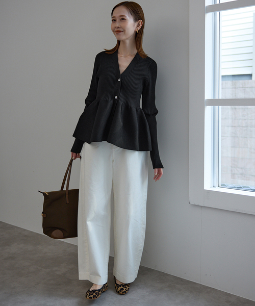 SLOBE IENA（スローブイエナ）の「《WEB限定/追加2》Vネックペプラムカーディガン（カーディガン/ボレロ・レディース・ブラック・FREE）」の5枚目の写真