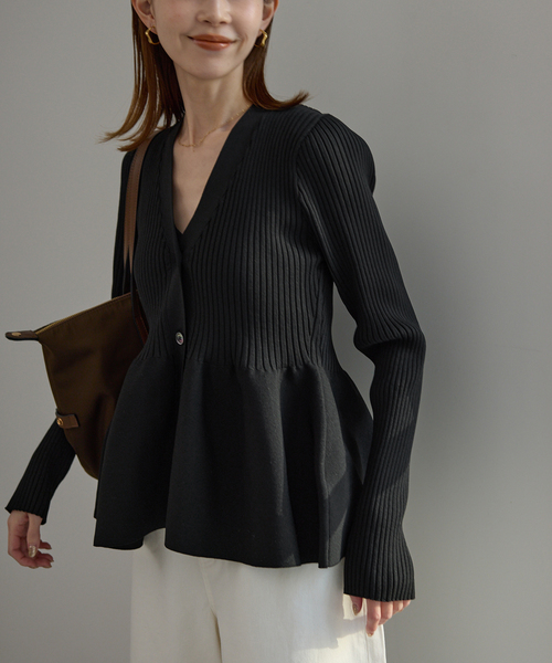 SLOBE IENA（スローブイエナ）の「《WEB限定/追加2》Vネックペプラムカーディガン（カーディガン/ボレロ・レディース・ブラック・FREE）」の9枚目の写真