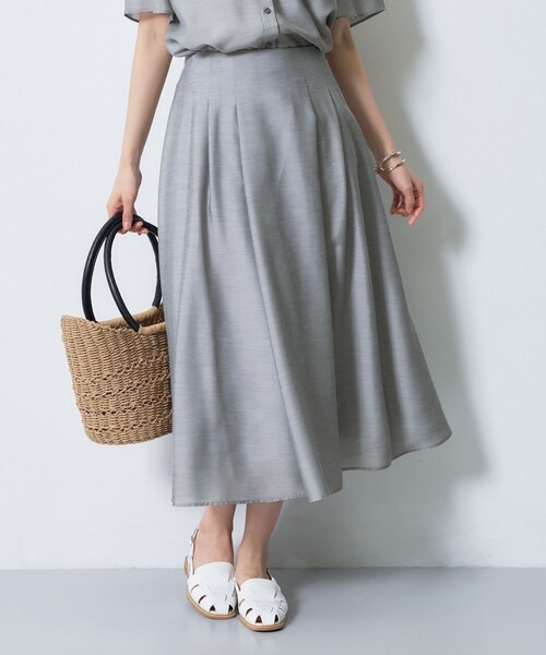 INDIVI（インディヴィ）の「【洗える／SETUP可能】シアーシャンブレータックフレアスカート（スカート・レディース・ライトグレー系3/ネイビー系2/ホワイト系3/ネイビー系3/ブラウン系その他4・36/40/38）」の3枚目の写真