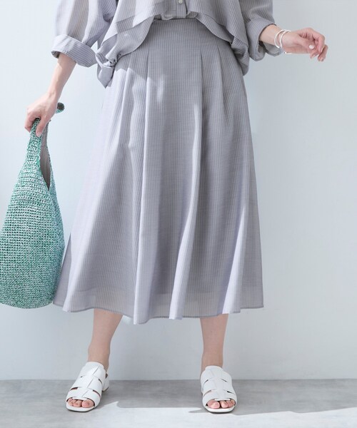 INDIVI（インディヴィ）の「【洗える／SETUP可能】シアーシャンブレータックフレアスカート（スカート・レディース・ライトグレー系3/ネイビー系2/ホワイト系3/ネイビー系3/ブラウン系その他4・36/40/38）」の4枚目の写真